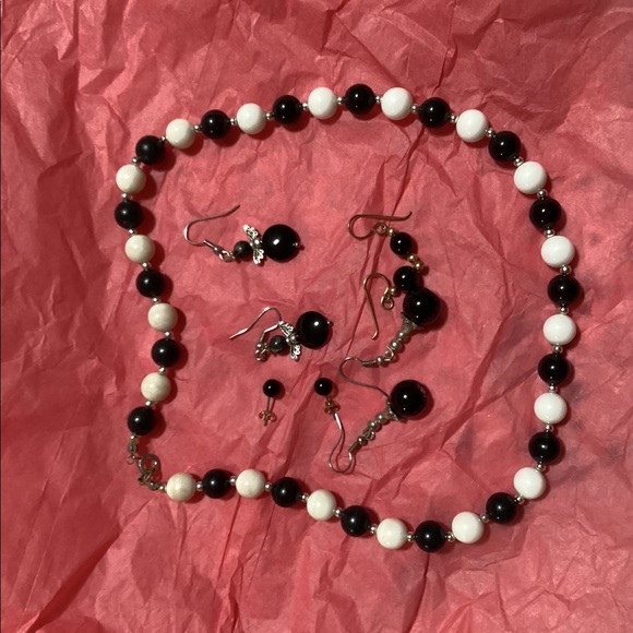 Jewelry - 🌹Beautiful~Black/White~Necklace~Set ~Polka-Dot 🌹